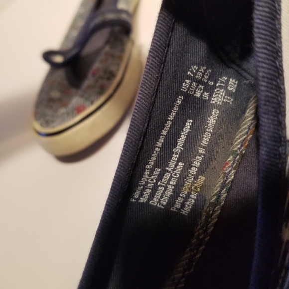 American Eagle - Slip Ons - 7 1/2 - Picture 4 of 6